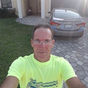 Meet your Posher, Carlos